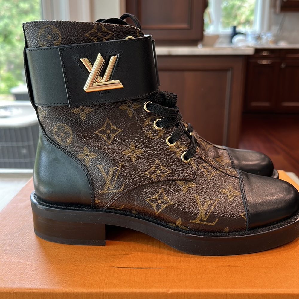 Louis Vuitton Logo Turnlock Booties Size 37.5 - Picture 2 of 7